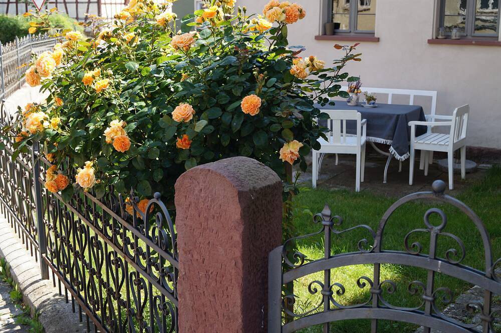 Ferienhaus Ickelhaus 1, 4 Schlafzimmer, Kamin, Garten, Massage, nähe Therme in Bad Windsheim, Romantische Straße
