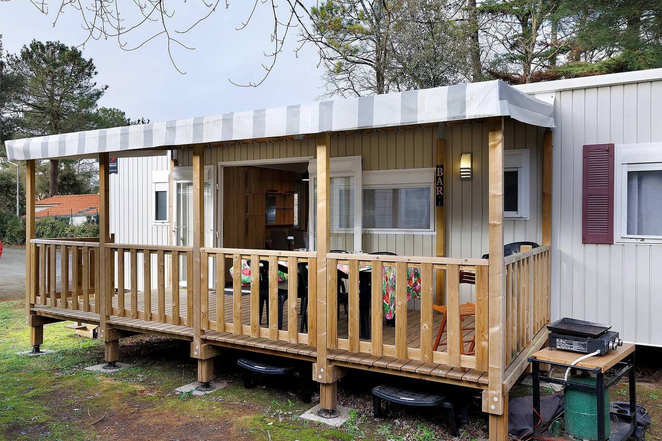Mobilheim mit 3 Schlafzimmern, privater Terrasse und Klimaanlage – Bois Dormant in Saint-Jean-de-Monts, Vendée