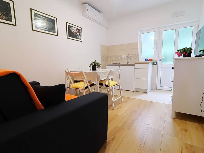 Ganze Wohnung, Apartments Nodilo - Comfort One Bedroom Apartment with Balcony and Sea View (Apt 3) in Mljet