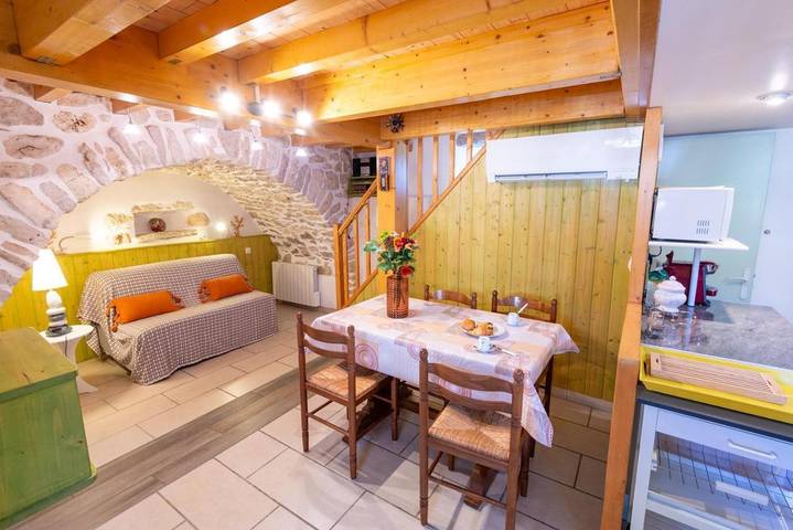 Location de vacances pour 2 personnes, avec terrasse à Saint-Pierre-des-Tripiers - 2
