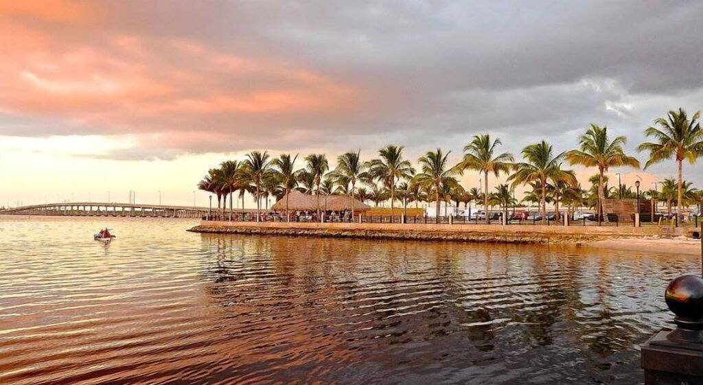 🥇 Beautiful 3bd villa on the water in Punta Gorda Isles, Punta Gorda