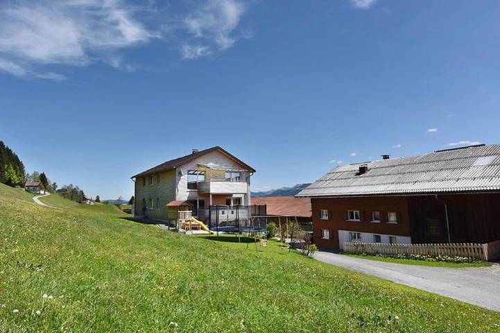 Ferienwohnung für 4 Personen, mit Balkon und Terrasse sowie Garten und Ausblick