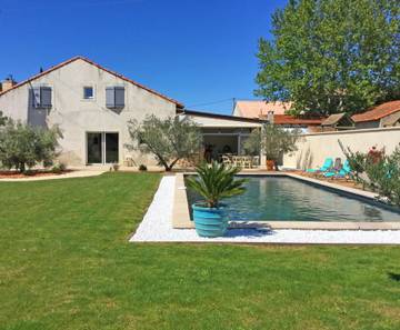 Location de vacances pour 10 personnes, avec jardin à Cavaillon