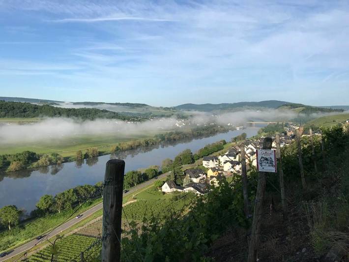 Ferienhaus für 4 Personen, mit Balkon und Terrasse sowie Garten und Ausblick in Lieser