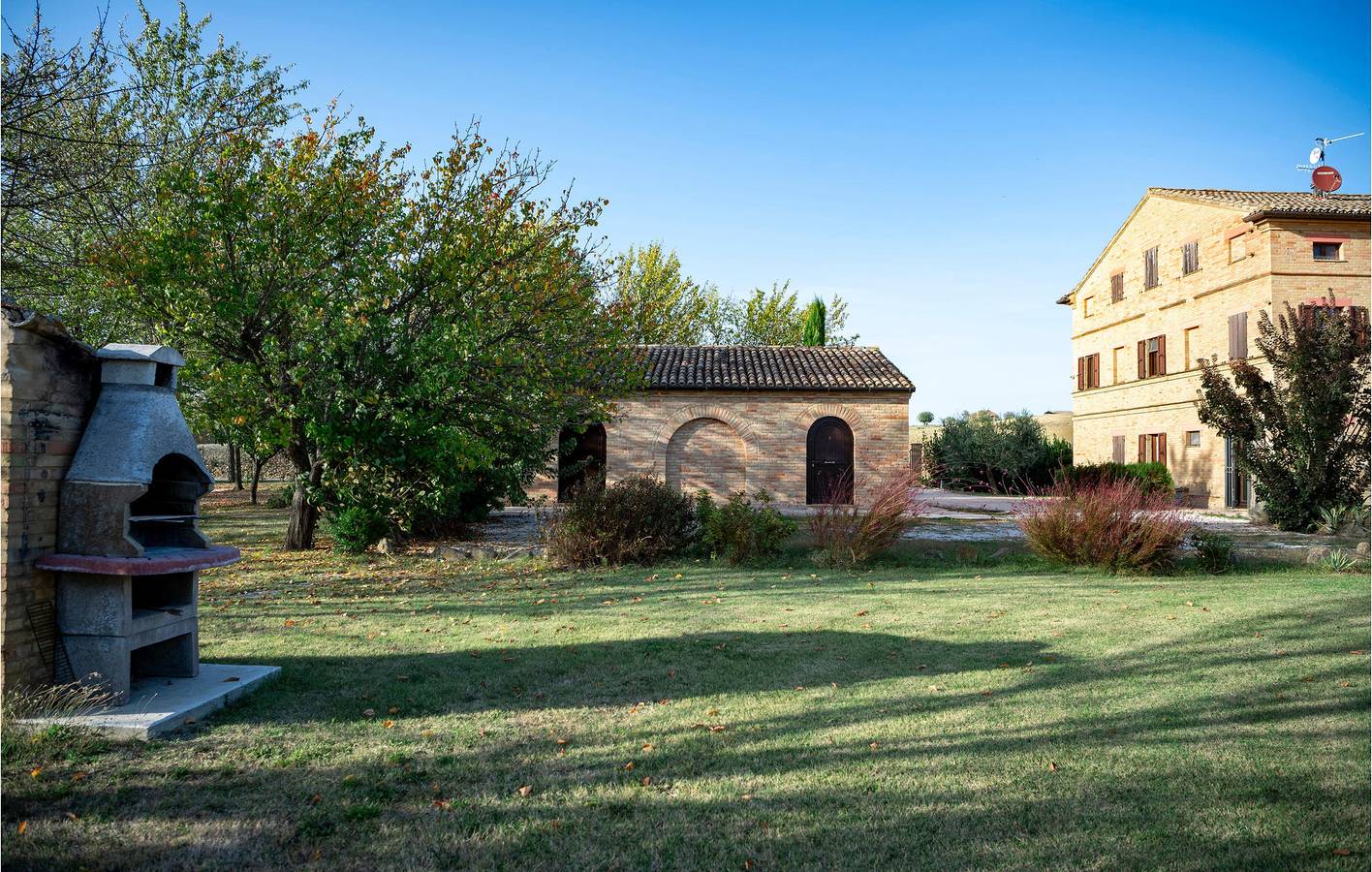 Holiday home for 12 people with garden in Treia (Italy), Macerata Province