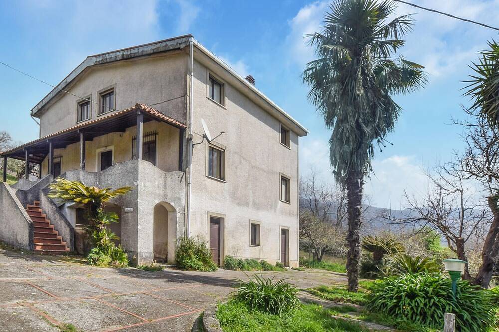 Nice home in Cetraro - San Pietro in Cetraro, Tyrrhenian Coast Kalabria