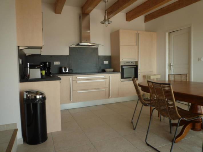 Gîte pour 8 personnes, avec Terrasse ainsi que Jardin et Piscine à Jouqueviel - 4