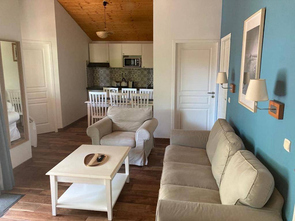 Chalet rénové, environnement très calme, piscines intérieure et extérieure chauffées, Bord du lac de Biscarosse Parentis in Parentis-en-Born, Côte d’Argent