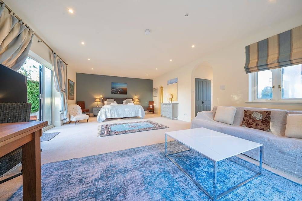 Jeeves Hideaway - sleeps 2 guests  in 1 bedroom in Old Hunstanton, Norfolk Coast