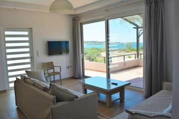 Location de vacances pour 6 personnes, avec jacuzzi et jardin dans Palaiochora