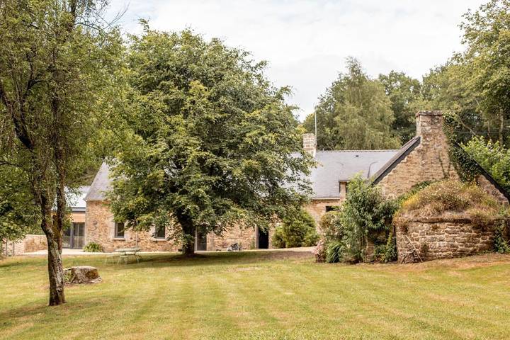 Location de vacances pour 4 personnes, avec vue et jardin à Baud (mesure) - 2