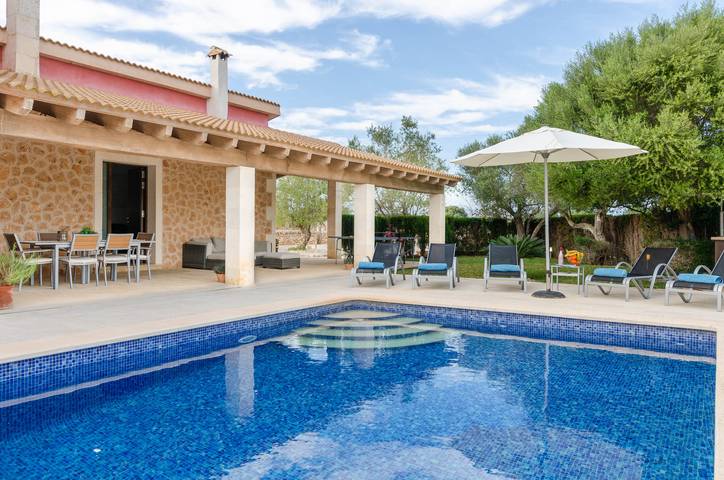 Finca für 6 Personen, mit Garten und Pool sowie Terrasse in Santa Margalida