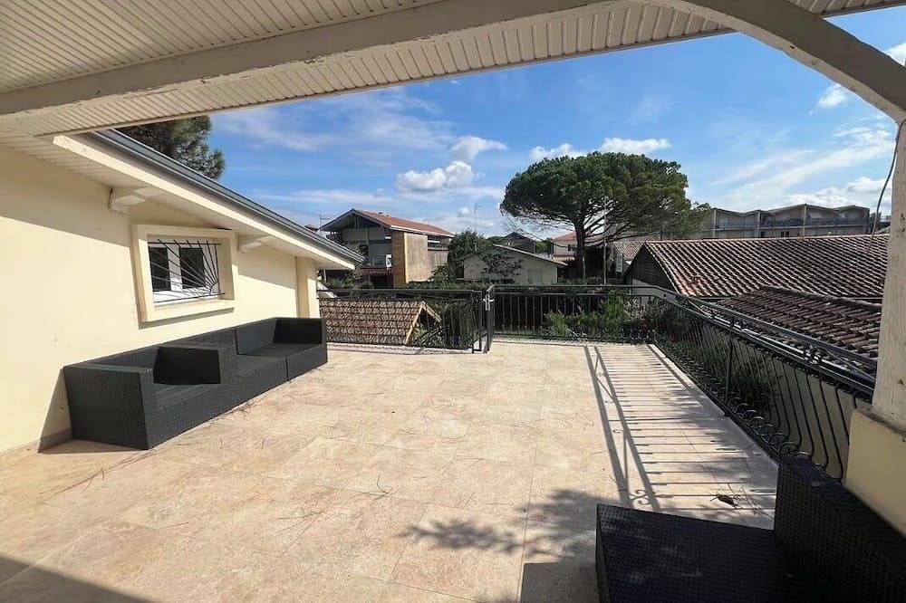 Upper Floor of the Maubuisson House—Sleeps 4 in Maubuisson, Carcans