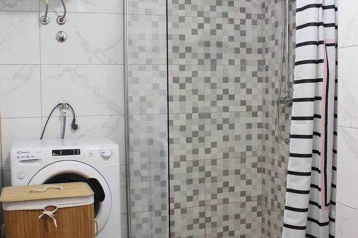 Ganze Wohnung, Central Gem: Sea-View Hideaway + Parking in Necujam, Solta