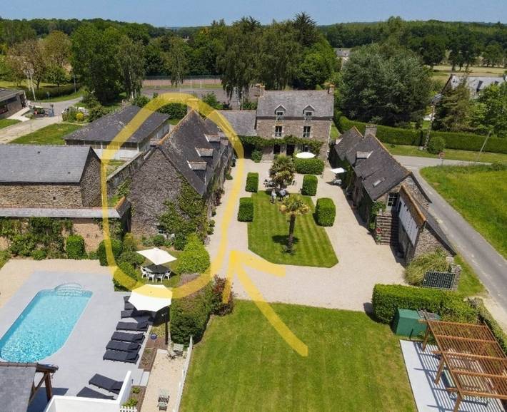 Gîte pour 12 personnes, avec piscine et jacuzzi, adapté aux familles à Saint-Hélen - 4