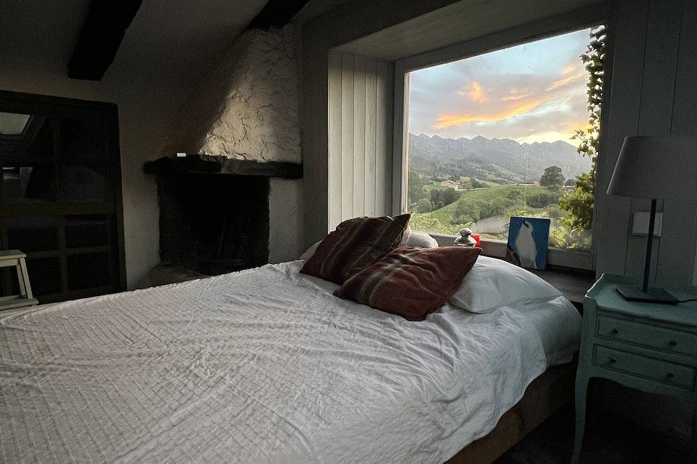 The willow tree house - Hidden in the perfect spot. in Ribadedeva, Costa Verde (Spain)