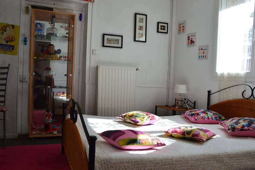Gite 8-15 Pers Book your weekend & holiday in the sun in the White Quercy in Bioule, Tarn-et-Garonne