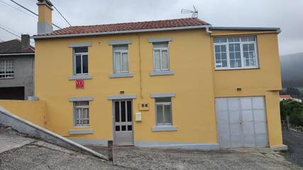 Gîte pour 5 personnes, avec jardin ainsi que vue et balcon à Cariño
