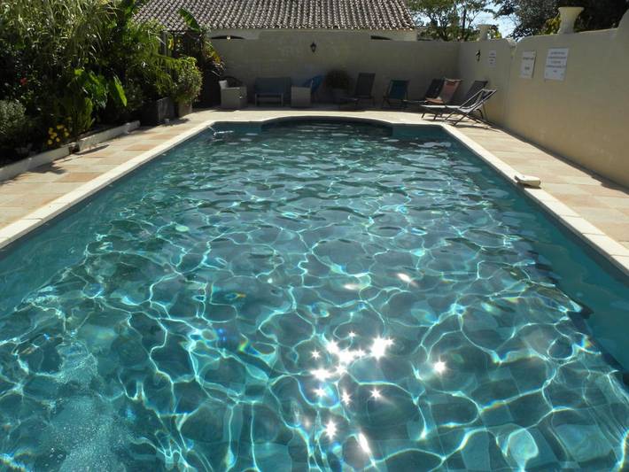 Location de vacances pour 12 personnes, avec Terrasse et Jardin ainsi que Piscine et Vue à Saint-Germain-de-Prinçay