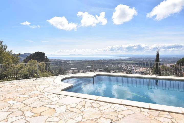 Villa pour 12 personnes, avec Balcon et Terrasse ainsi que Jardin et Vue à Roses