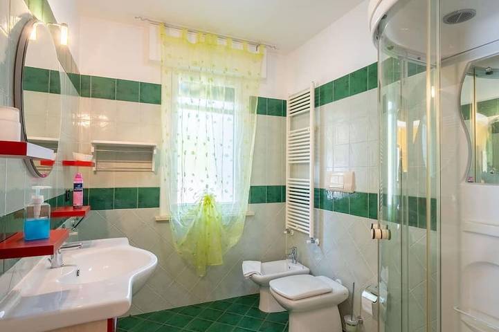 Nice apartment in villa for 4 people with pool, A/C, WIFI, TV, patio and pets allowed in Silvi, Pescara Province
