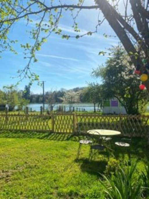 Gîte pour 2 personnes, avec vue sur le lac et vue, animaux acceptés à Précy