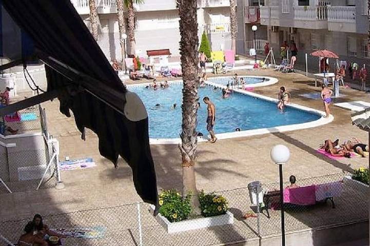 Casa rural para 5 personas, con piscina además de jardín y balcón en Torrevieja