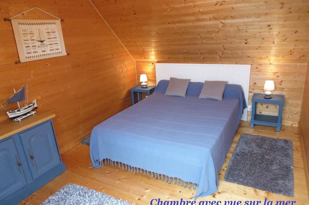 3*** wooden house, 2 steps from the sandy beach, Wifi, Bikes, Parking, Garden in Plozévet, Quimper region