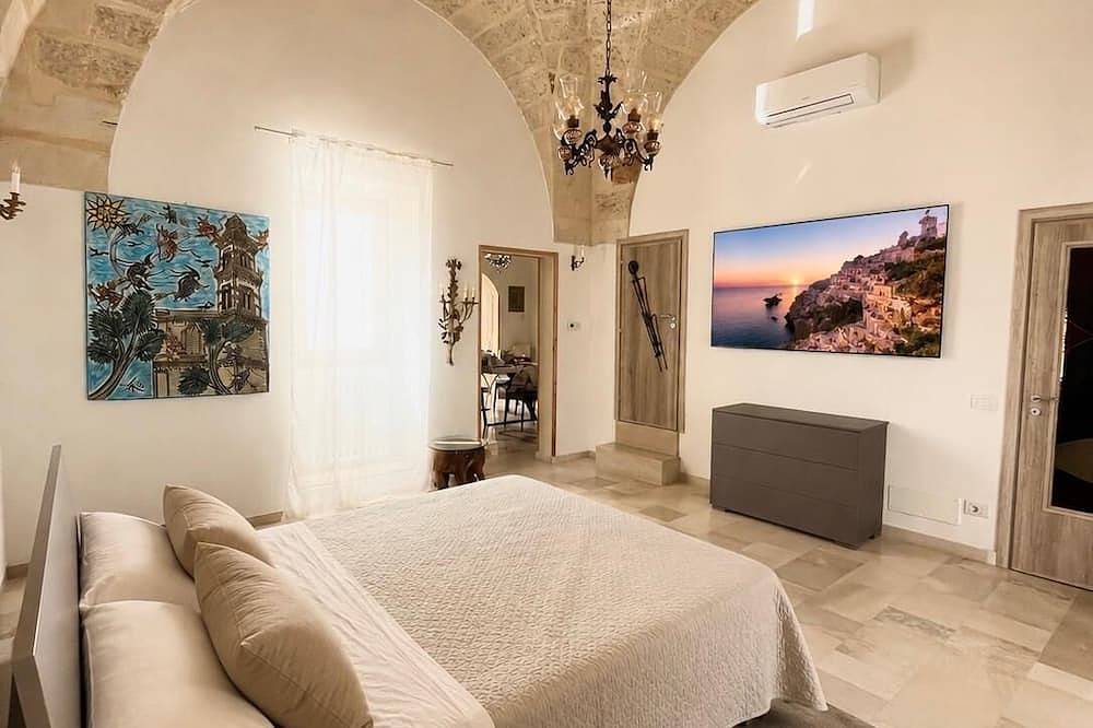 Hel leilighet, Private estate bell tower view in the heart of the historic center in Soleto, Lecce-provinsen