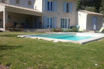 Location de vacances pour 6 personnes, avec jardin à Rognes