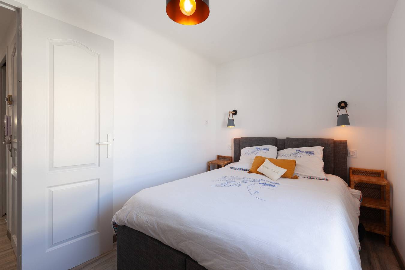 Appartement entier, Appartement lumineux refait à neuf avec Wi-Fi et climatisation in Sanary-sur-Mer, Côte méditerranéenne (France)