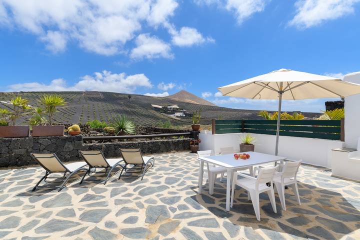 Casa rural para 3 personas, con terraza y jardín en Tías