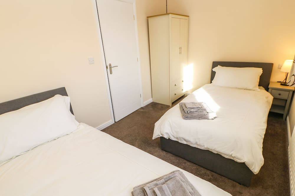 66 Dale Grove, pet friendly, character holiday cottage in Leyburn in Leyburn, North Yorkshire