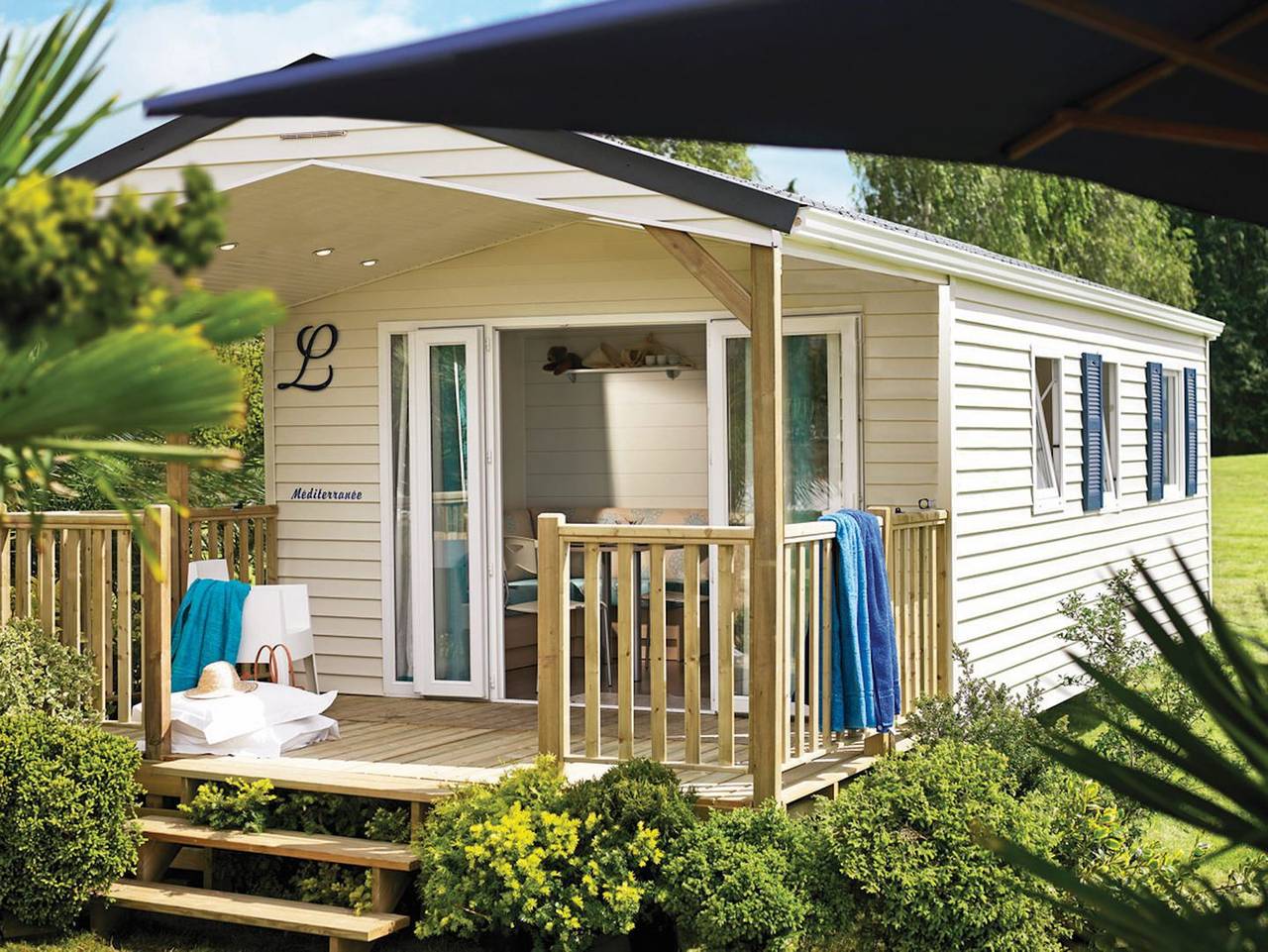 Mobilheim Méditerranée mit Terrasse für 4 Personen im Ferienpark Am Waldrand in Südstrand Pelzerhaken, Ostholstein
