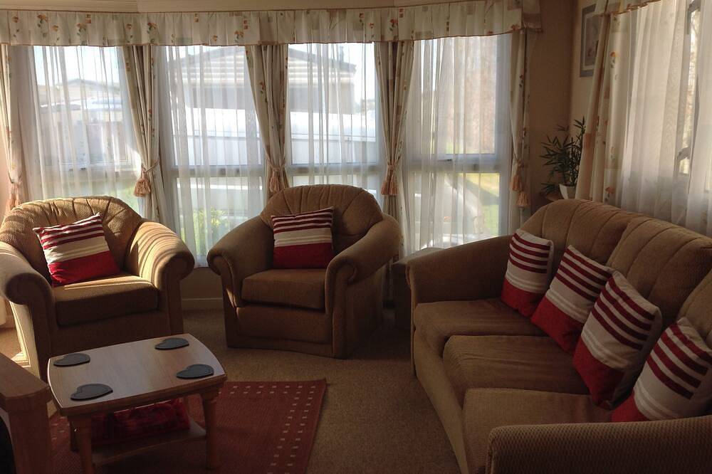 Luxury 2 bed caravan in Bognor Regis, sleeps 4 in West Sussex