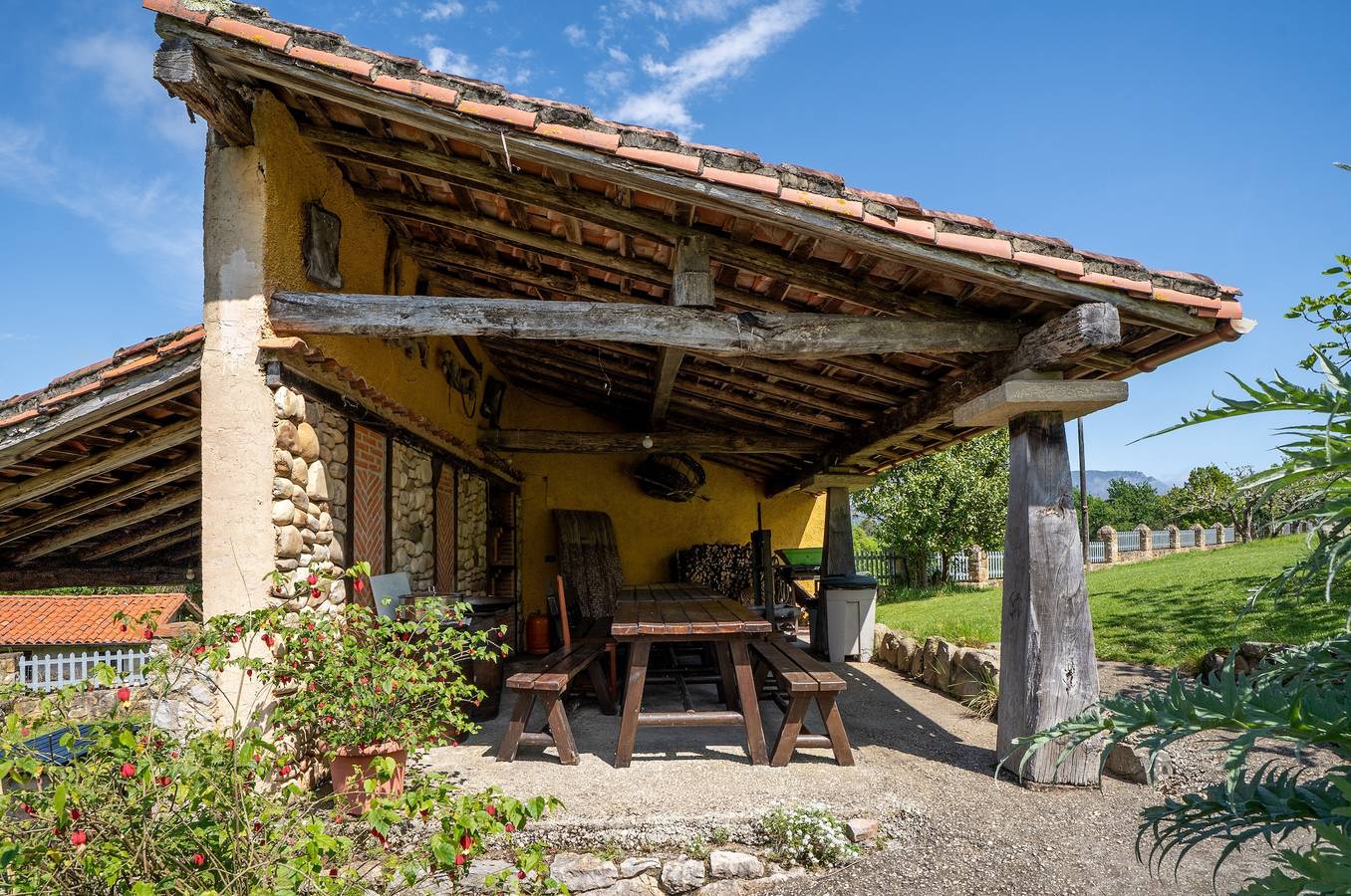 Casa de férias 'Rodiles De Matisón' com vista para a montanha, piscina privada e Wi-Fi in Villamayor (Piloña), Piloña