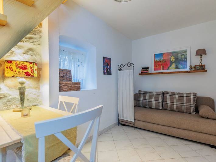 Traditionelles Steinhaus am Meer in Preko in Plaža Jaz, Poljana