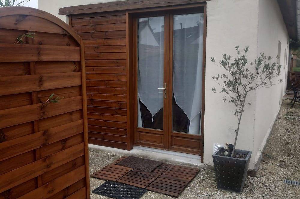 Apartamento entero, \"Le Loup\" Studios Indépendant de Plein Pied Avec Terrasse , Proche du Centre in Lamotte-Beuvron, Sologne