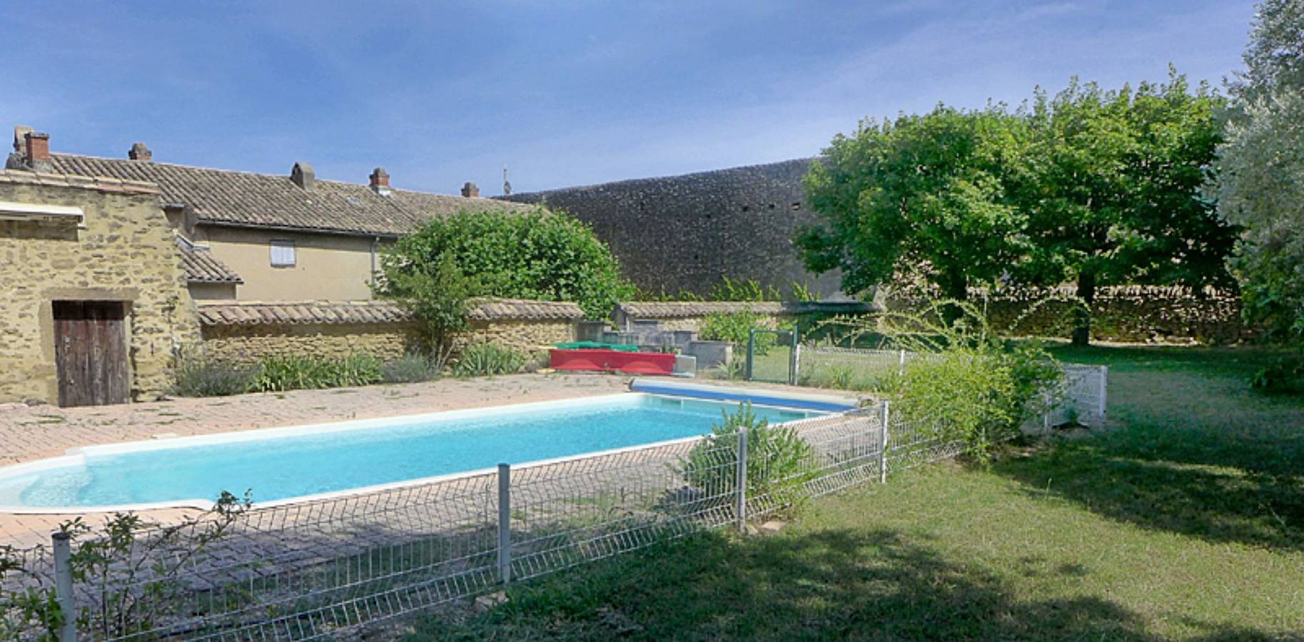 Maison avec piscine, en plein cœur du village de Rochegude in Rochegude, Région de nyons