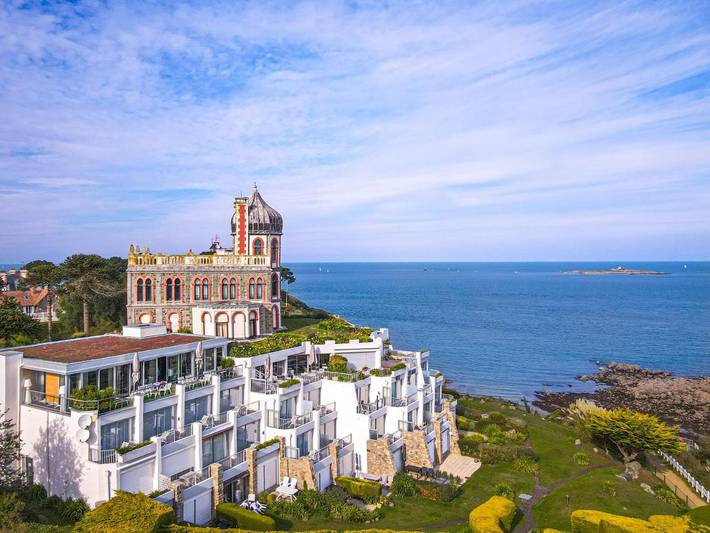 Hotel para 3 personas, con vistas además de jardín y piscina - 1
