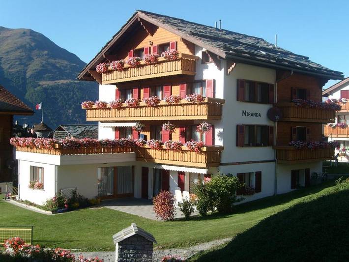 Hütte für 2 Personen, mit Balkon und Garten in Grächen