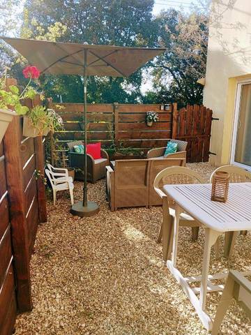 Gîte pour 4 personnes, avec terrasse à Garrigues-Sainte-Eulalie