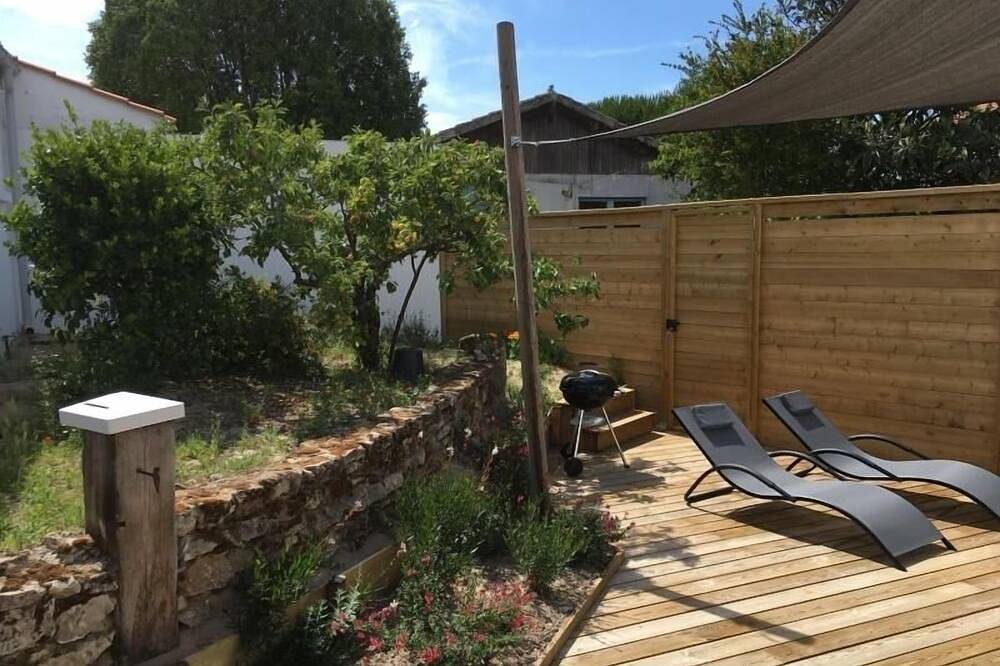 Maison rénovée proche mer avec terrasse, parking privé et wifi à Barbâtre in Barbâtre, Noirmoutier