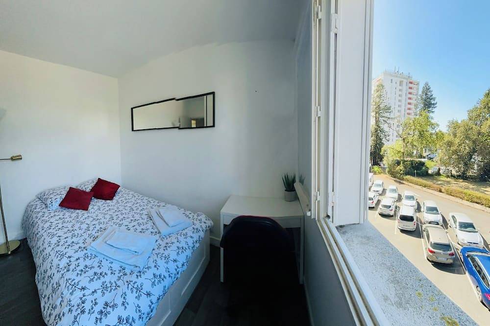 Entire apartment, Apartment Mérignac center near Tram parking in Mérignac, Bordeaux region