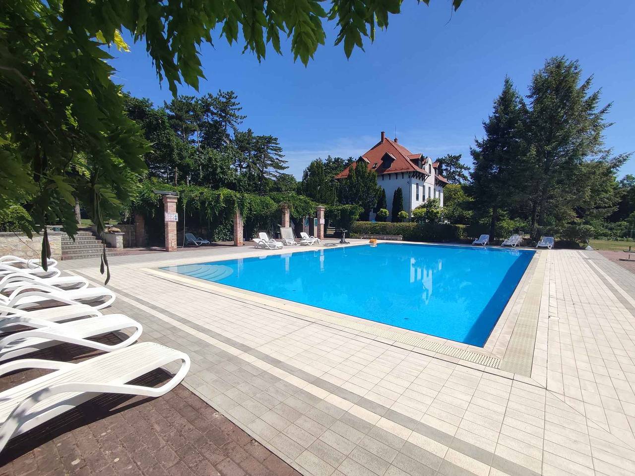 Ganze Ferienwohnung, Ferienwohnung mit Pool und Klimaanlage am Wasser  in Balatonudvari, Balatonfüredi járás