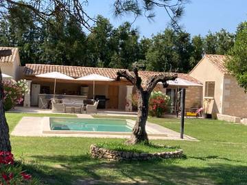 Cottage pour 4 personnes, avec piscine ainsi que jardin et vue à Saint-Andiol