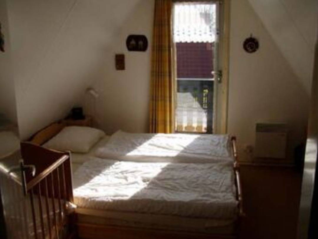 Holiday home for 4 people with balcony in Oostmahorn, Lauwersmeer