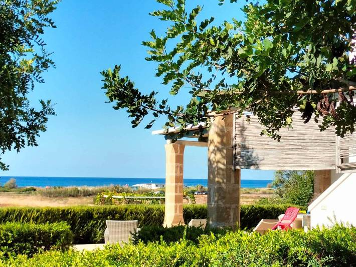 Casa sulla spiaggia per 4 persone, con terrazza e giardino nonché piscina, con animali domestici in Salento