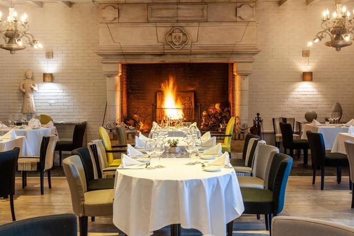 Hôtel pour 2 personnes, avec Terrasse ainsi que Jardin et Piscine à Vendin-le-Vieil