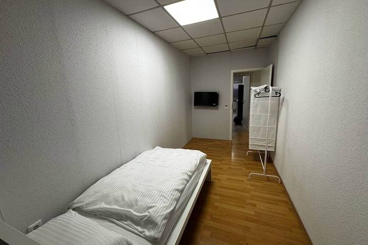 Ganze Wohnung, Dreieich 10 Pers - 8 Einzelzimmer Parkplatz in Dreieich, Landkreis Offenbach